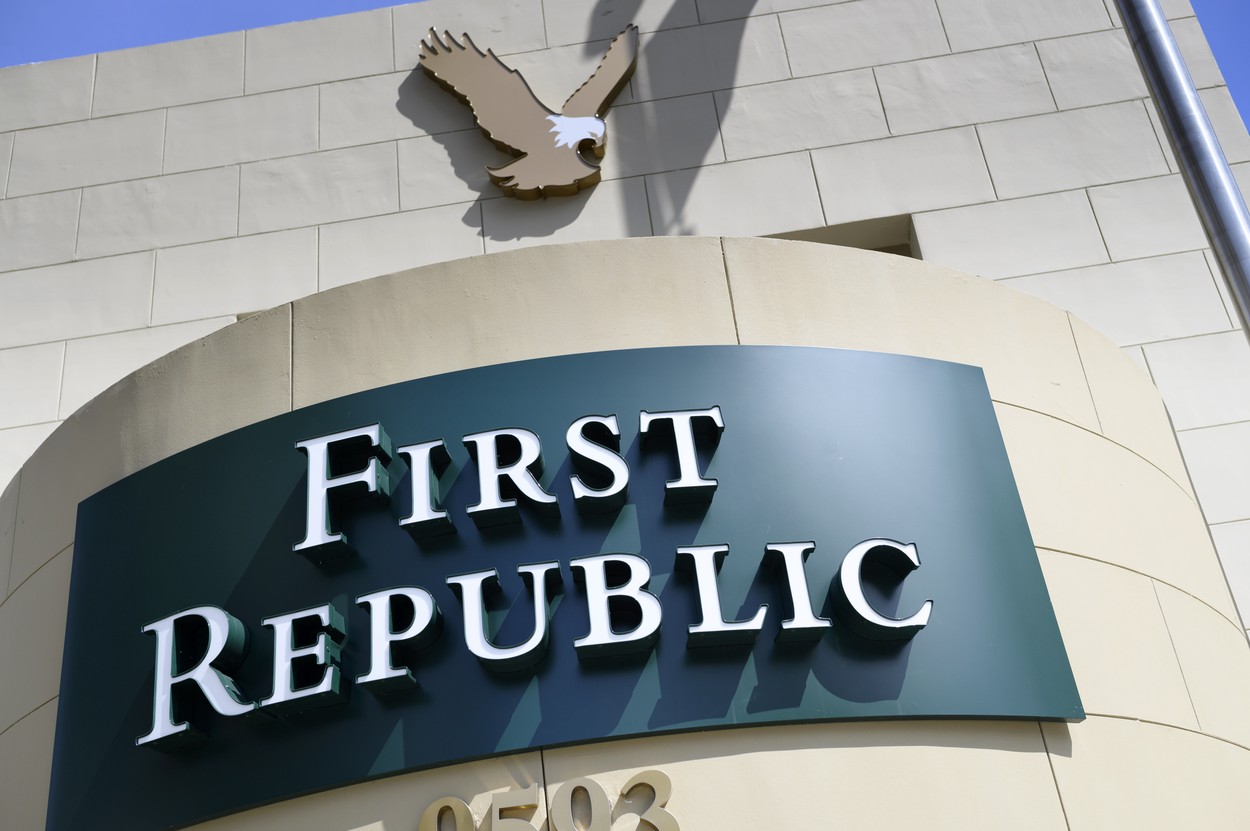Risc de prăbuşire pentru încă o bancă americană. Instituţiile financiare private o ajută cu 30 de miliarde de dolari