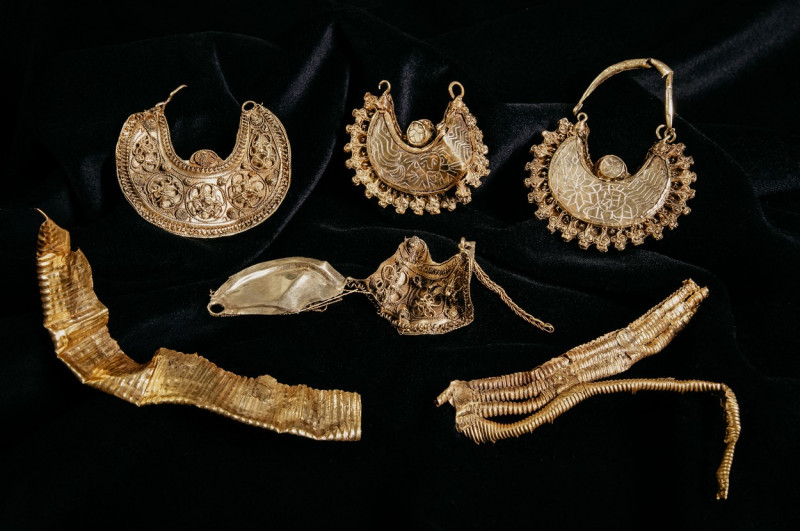 Dutch historian finds 1,000-year-old buried medieval golden treasure using metal detector