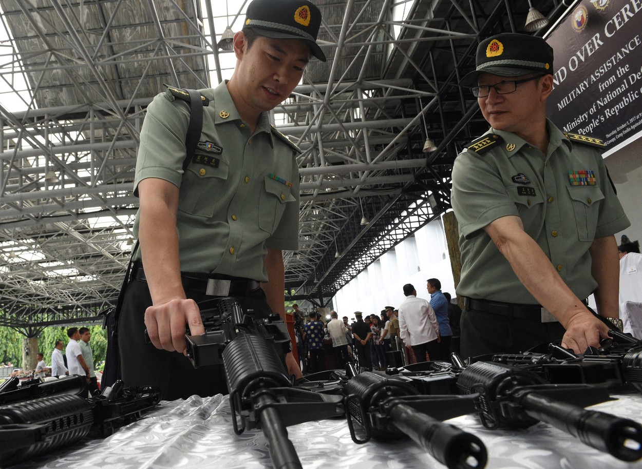 China a trimis arme şi veste antiglonţ în Rusia (Politico)