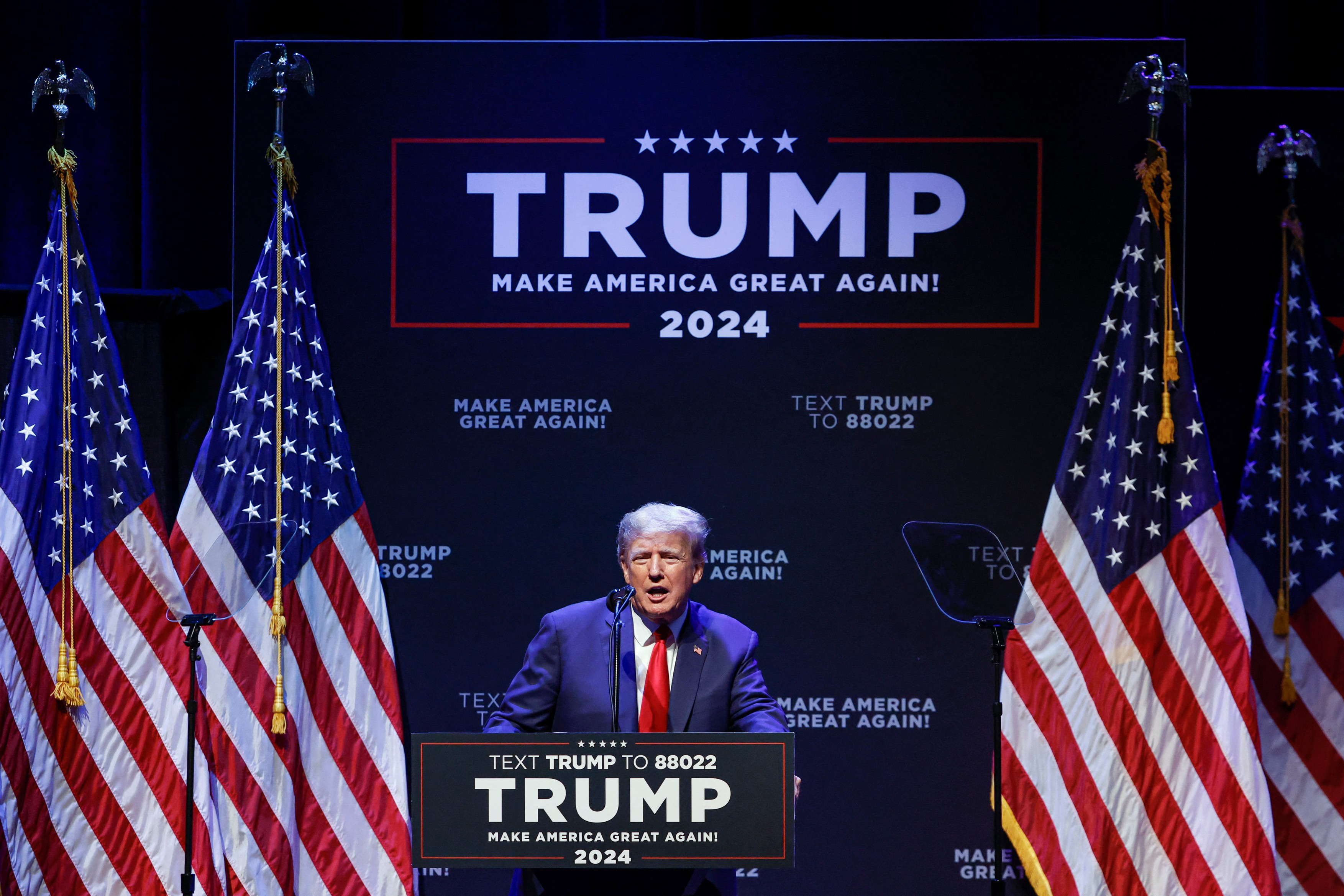 „M-am întors!”. Trump publică pe Facebook și Youtube pentru prima dată după suspendarea sa în 2021