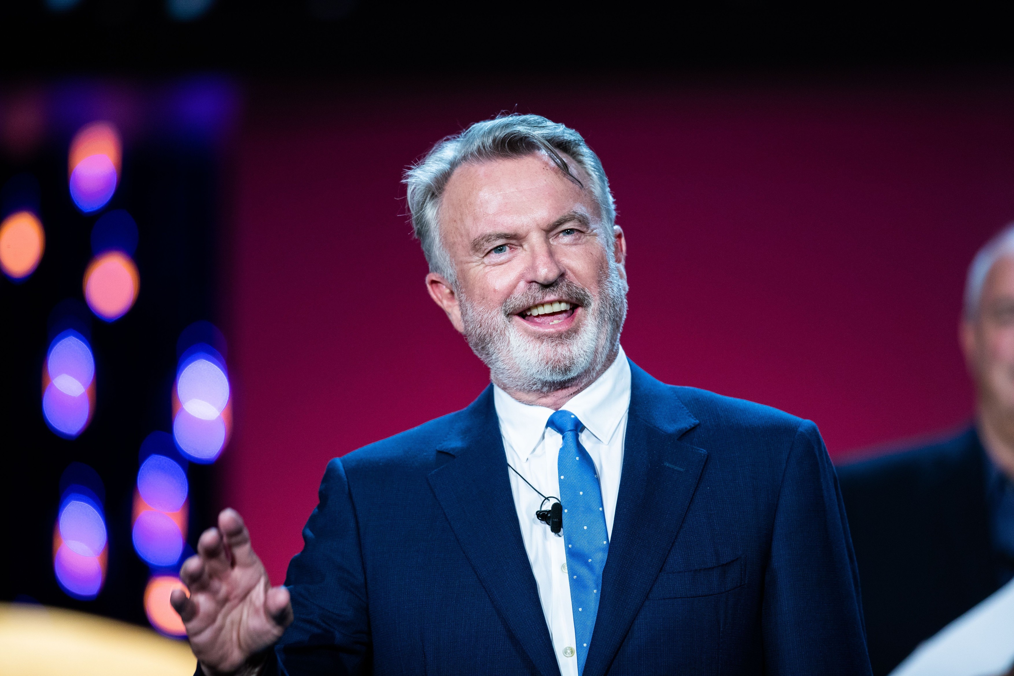 Actorul Sam Neill, cunoscut din saga „Jurassic Park”, a dezvăluit că are cancer. „Adevărul este că sunt bolnav. Poate pe moarte”