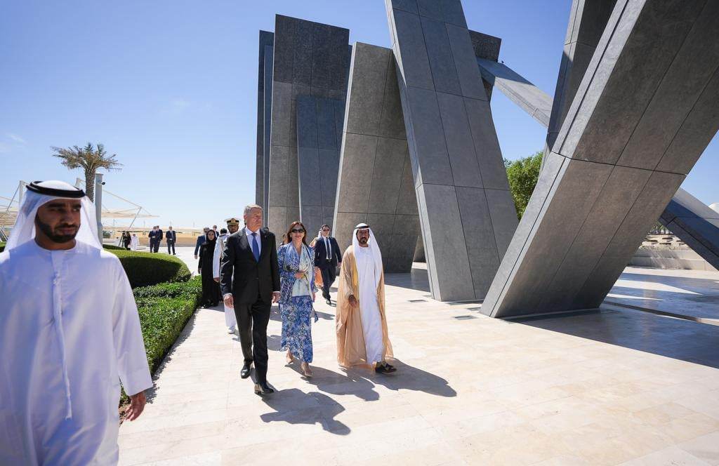 Klaus Iohannis și prima-doamnă au vizitat Monumentul Martirilor din Emirate și Marea Moschee din Abu Dhabi