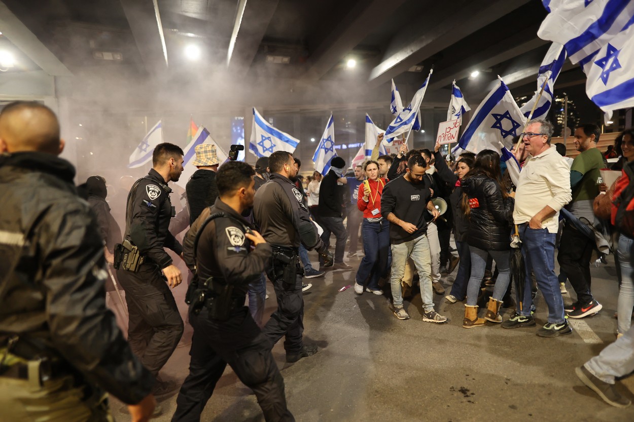 Netanyahu îi amenință pe protestatarii care ies în stradă de luni în șir: „Nu vom accepta anarhia”