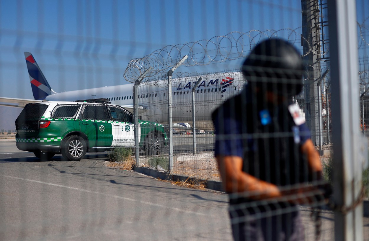 Jaf eșuat pe aeroportul din capitala statului Chile. 10 bărbați înarmați au încercat să fure 32 de milioane de dolari dintr-un avion