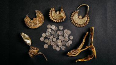 cercei si monede de aur descoperite in olanda