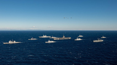 Mai multe ambarcaţiuni NATO participă la un exerciţiu în Marea Adriatică pe 2 februarie 2022.