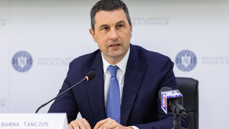 Tanczos Barna, ministrul Mediului, susţine o conferinţă de presă pe mai 2022.
