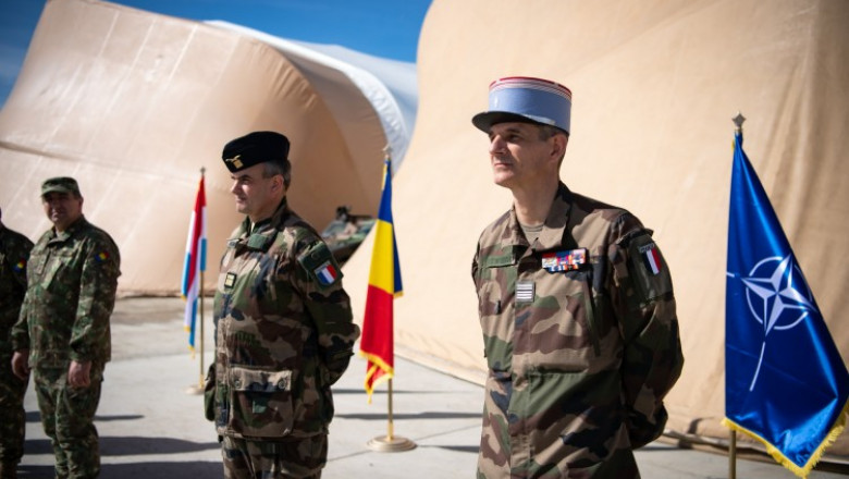 Colonelul Laurent Luisetti a preluat comanda Grupului de luptă al NATO în România de la colonelul Alexandre de Feligonde în cadrul unei ceremonii care a avut loc, vineri, 10 martie 2023, la Centrul Naţional de Instruire Întrunită "Getica", din Cincu.