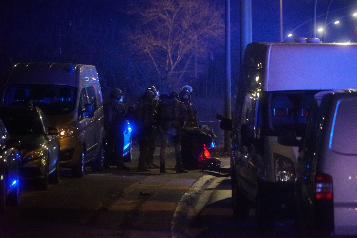 Bărbatul care a ucis şapte oameni în Hamburg a fost vizitat de poliţie cu o lună înainte de atac. Nu i s-a confiscat arma
