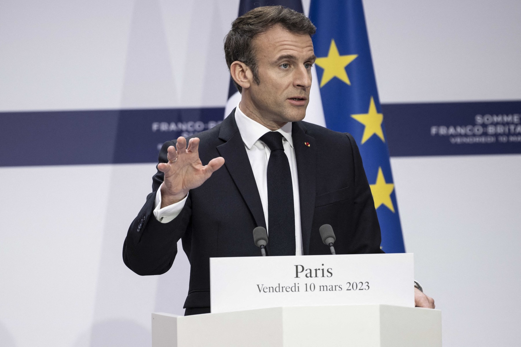Macron acuză „presiuni foarte puternice” asupra Georgiei