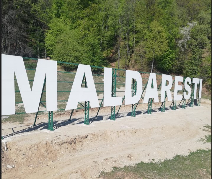 Hollywood de Vâlcea: Primăria din Măldărești a dat 300.000 de euro pentru a scrie numele comunei pe un deal