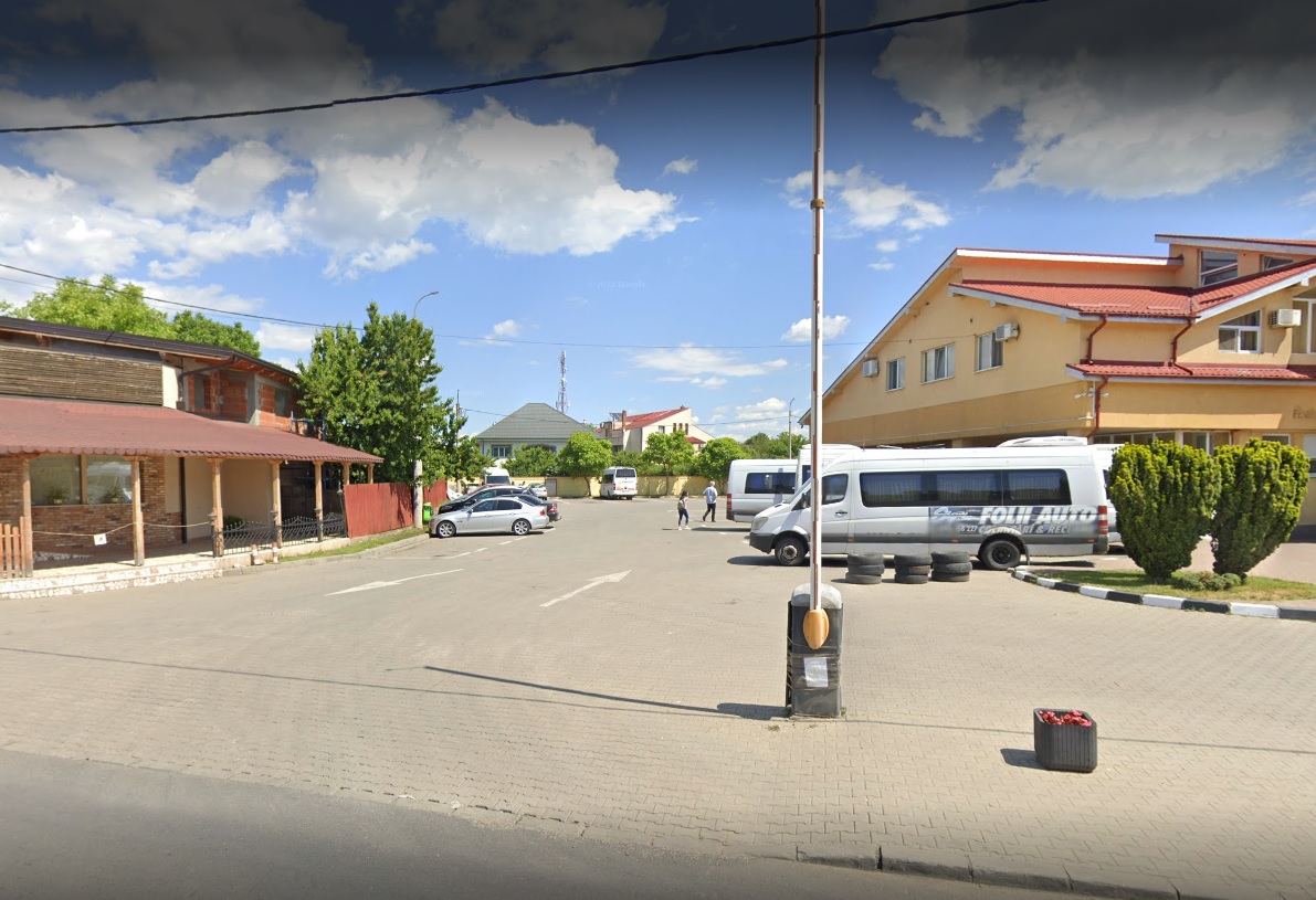 Un bărbat fără permis a furat noaptea un microbuz oprit în autogara din Tecuci