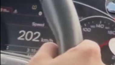 kilometraj care indica viteza de 202 km/ ora