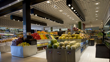raionul de fructe si legume dintr-un supermarket