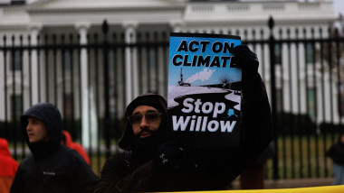Protest față de proiectul petrolier Willow.