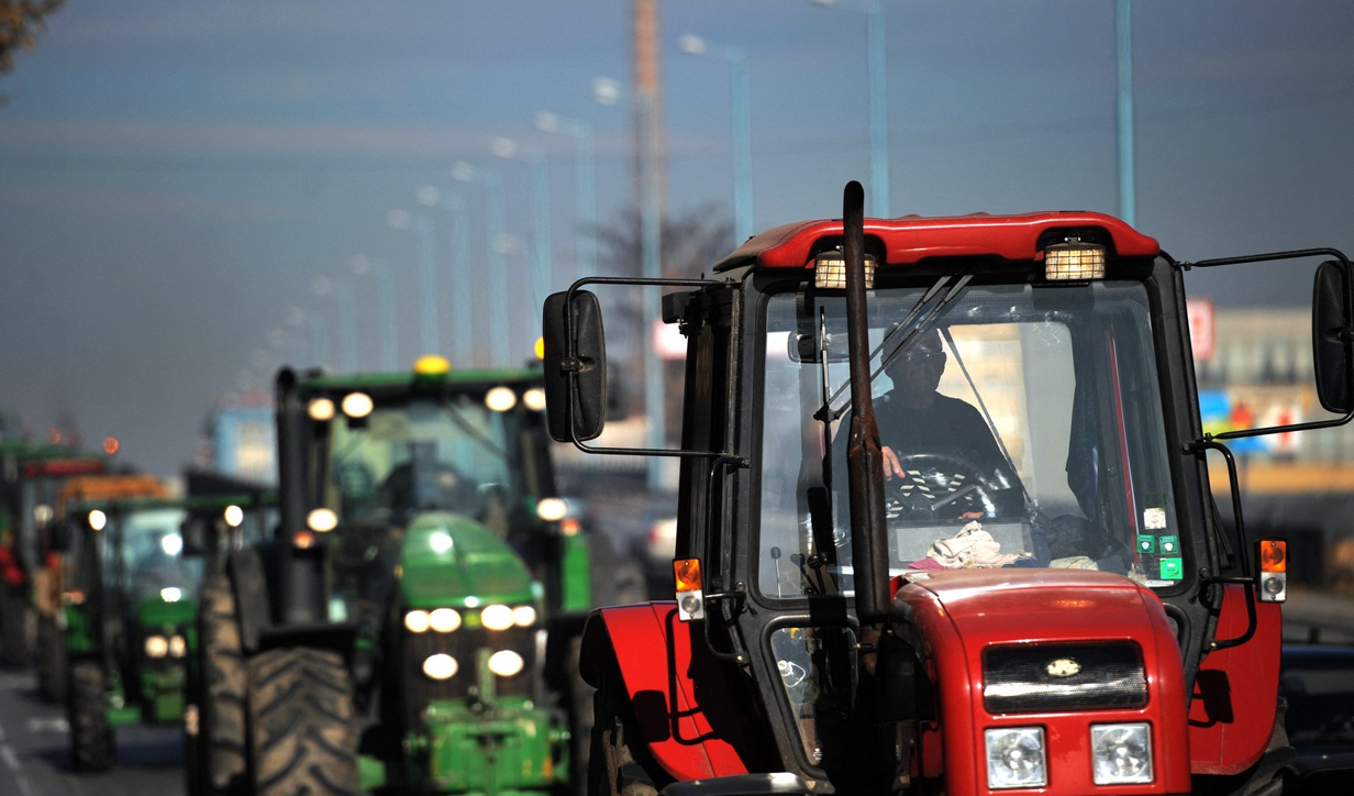 Agricultorii bulgari au blocat o şosea în apopierea oraşului Ruse şi cer interzicerea importurilor de grâu din Ucraina