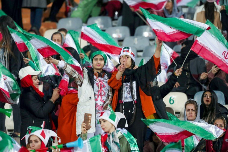 FBL-IRN-RUS-FRIENDLY-FANS