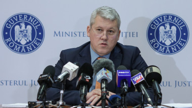 Cătălin Predoiu, ministrul Justiției, susține o conferință de presă la sediul ministerului din București pe 23 noiembrie 2022.