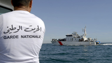 Migranți salvați de Garda de Coastă din Tunisia pe 4 octombrie 2022.