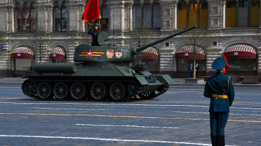 Tanc T-34 la parada armatei ruse