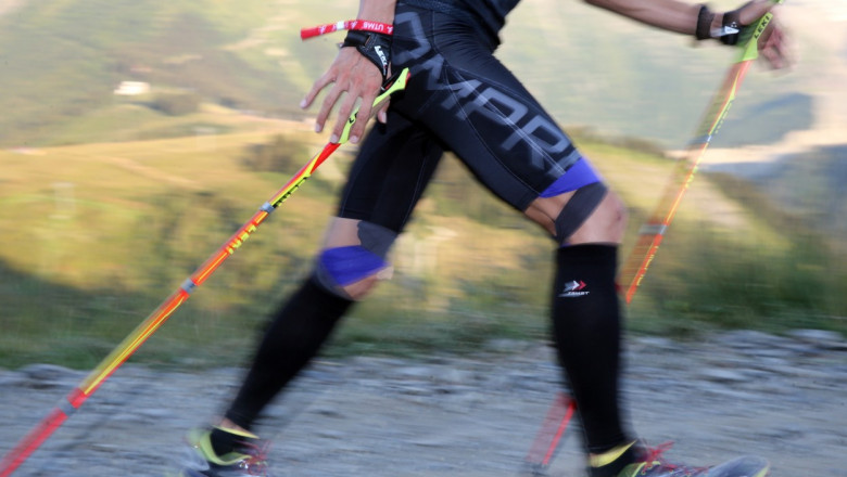 Un sportiv participă la ultramaratonul Trail du Mont-Blanc.