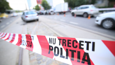 Bandă a poliției cu mesajul nu treceți montată la locul unui accident din București pe 13 iulie 2018.