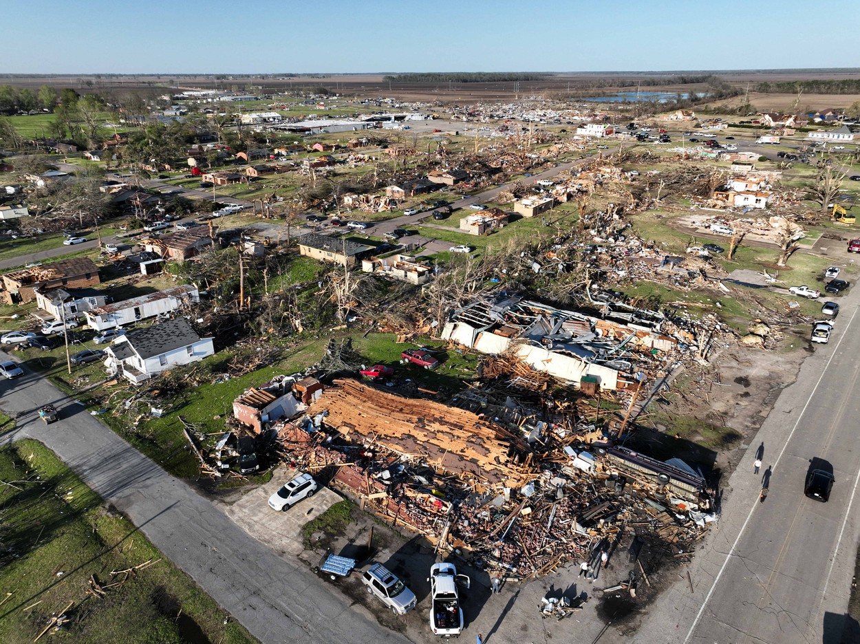 Cartiere întregi din Mississippi s-au prăbușit în 10 minute. Tornada devastatoare a lovit noaptea, oamenii dormeau și n-au auzit alerta
