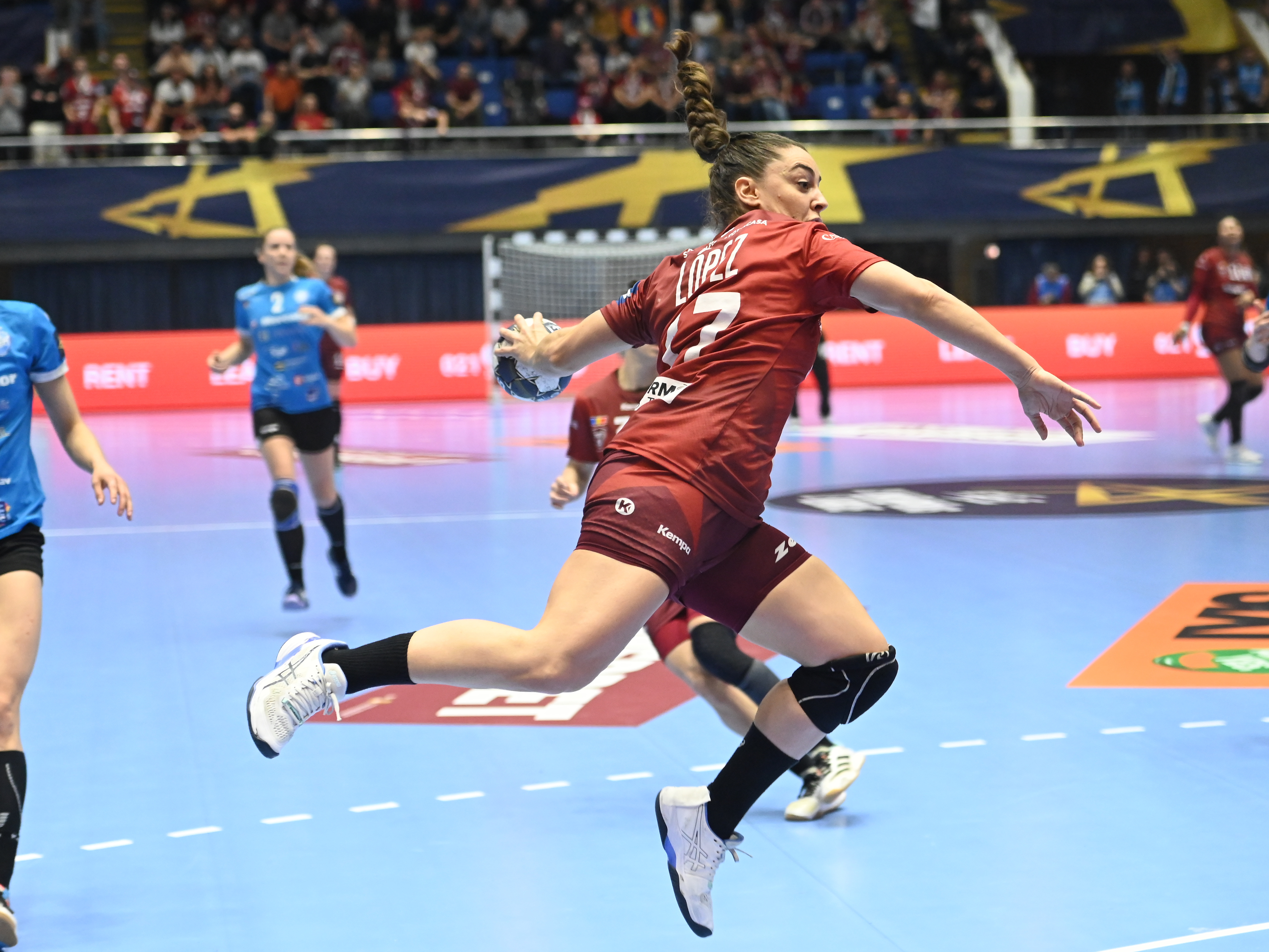 Rapid Bucureşti s-a calificat dramatic în sferturile Ligii Campionilor