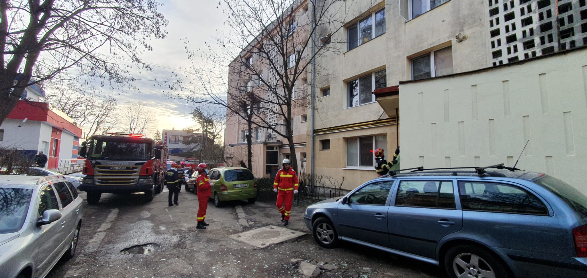 Explozie într-un apartament din Suceava. Un bărbat de 86 de ani a suferit arsuri minore și a fost transportat la spital