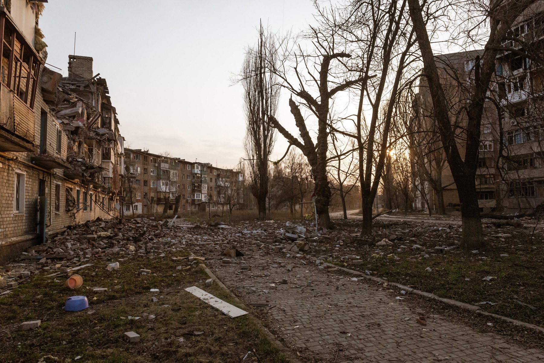 Rusia bombardează masiv Avdiivka în timpul primei vizite a lui Zelenski în România. Situaţia s-a „agravat rapid”