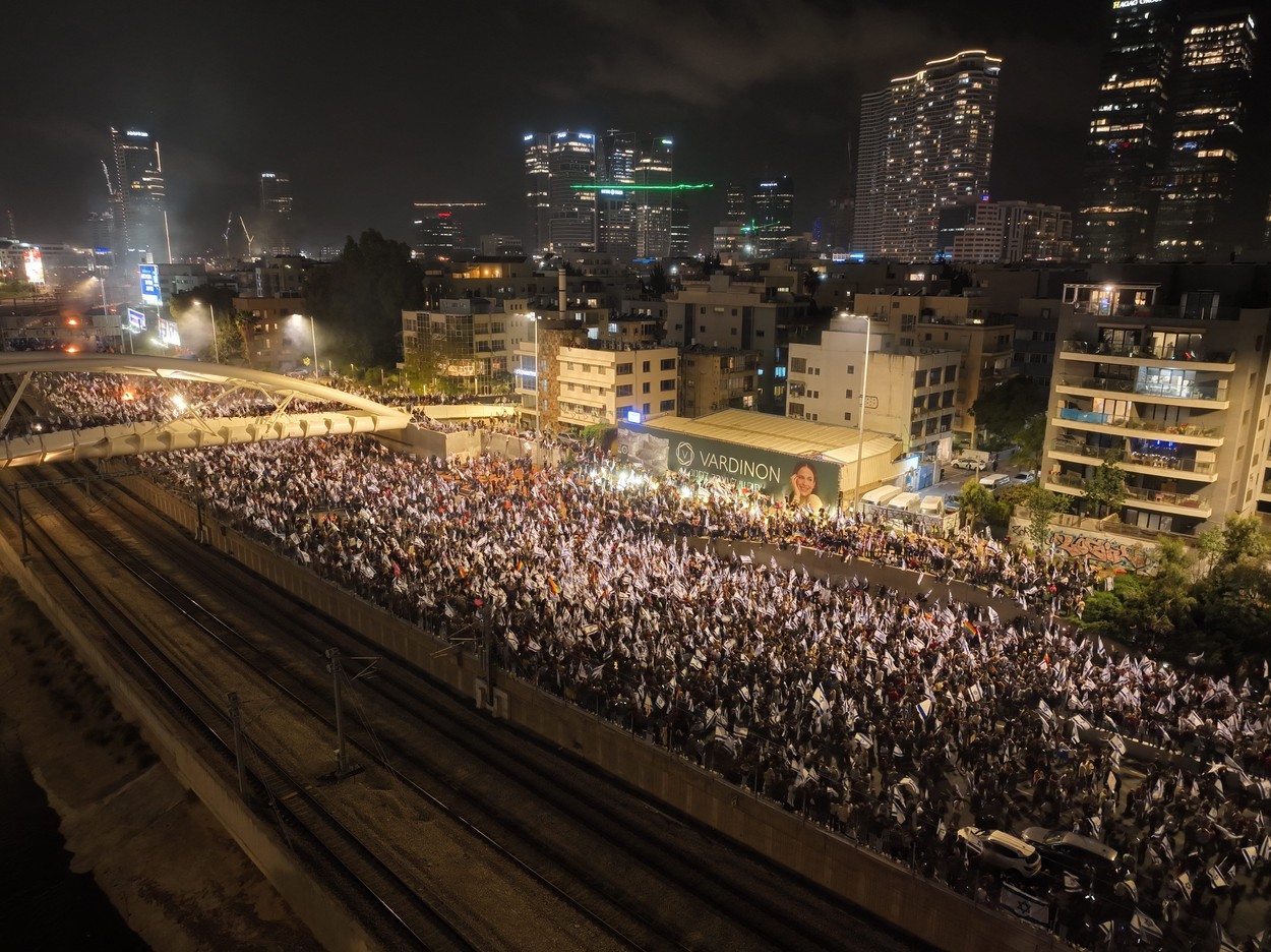 Protest de amploare în Israel după ce Netanyahu l-a demis pe ministrul Apărării. Consulul israelian la New York a demisionat