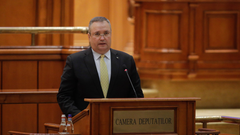 Premierul Nicolae Ciucă susține un discurs în Parlament cu ocazia vizitei președintei Parlamentului European, Roberta Metsola, pe 19 decembrie 2022.
