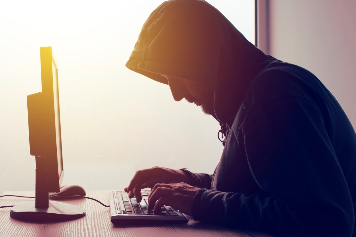 Tranzacții ilegale pe Dark Net. Hackerii vând uraniu, lansatoare de rachete și date personale