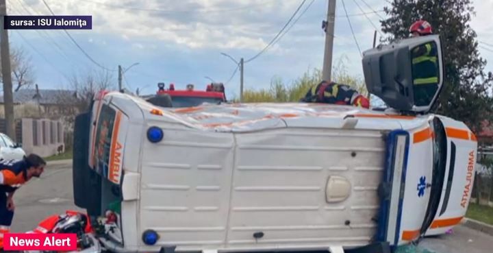 Copil de un an, rănit după ce ambulanța care îl ducea la spital a făcut accident