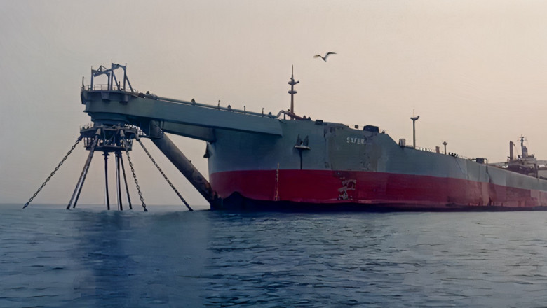 Superpetrolierul FSO Safer ancorat în Marea Roșie