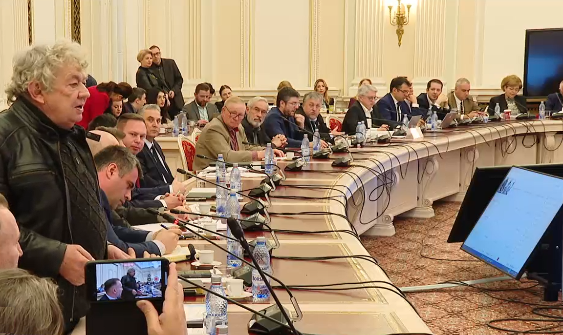 Legea pensiilor speciale, aprobată cu scandal în comisii la Senat. „Cine mai vine să moară pentru salariul minim pe economie?”