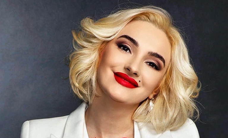 Vloggerița Ana Morodan a fost prinsă beată și drogată la volan. A fost reținută de poliție