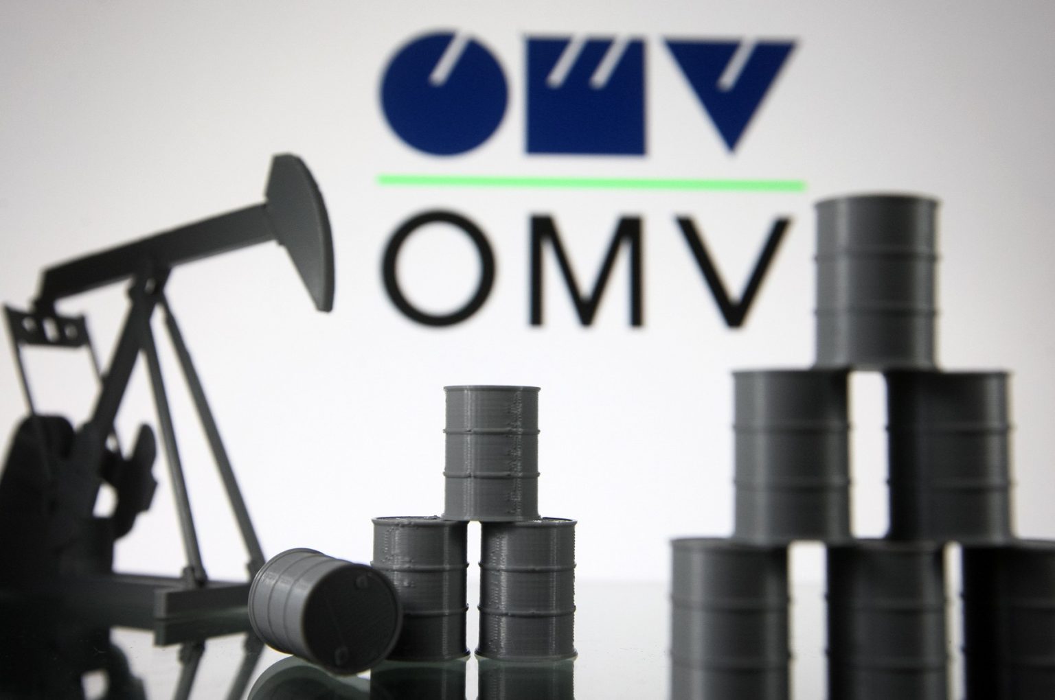 Parlamentul a modificat legea taxei de solidaritate pentru a include și OMV Petrom. Reacția companiei