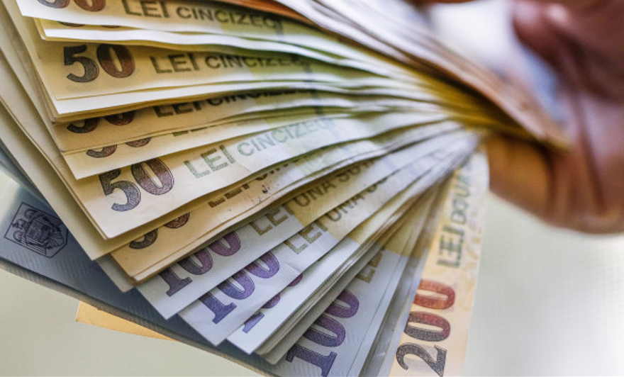 INS: Un angajat IT câștigă în medie peste 2.400 de euro net. Cât e salariul mediu în România