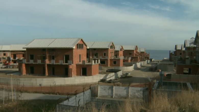 Proiect de OUG: Impozit mai mare pentru construcțiile ilegale și reguli noi pentru impozitul auto. Ce se schimbă pentru proprietari