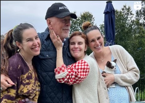 VIDEO Imagini emoționante cu Bruce Willis, diagnosticat cu demență, la împlinirea vârstei de 68 de ani. Mesajul soției actorului