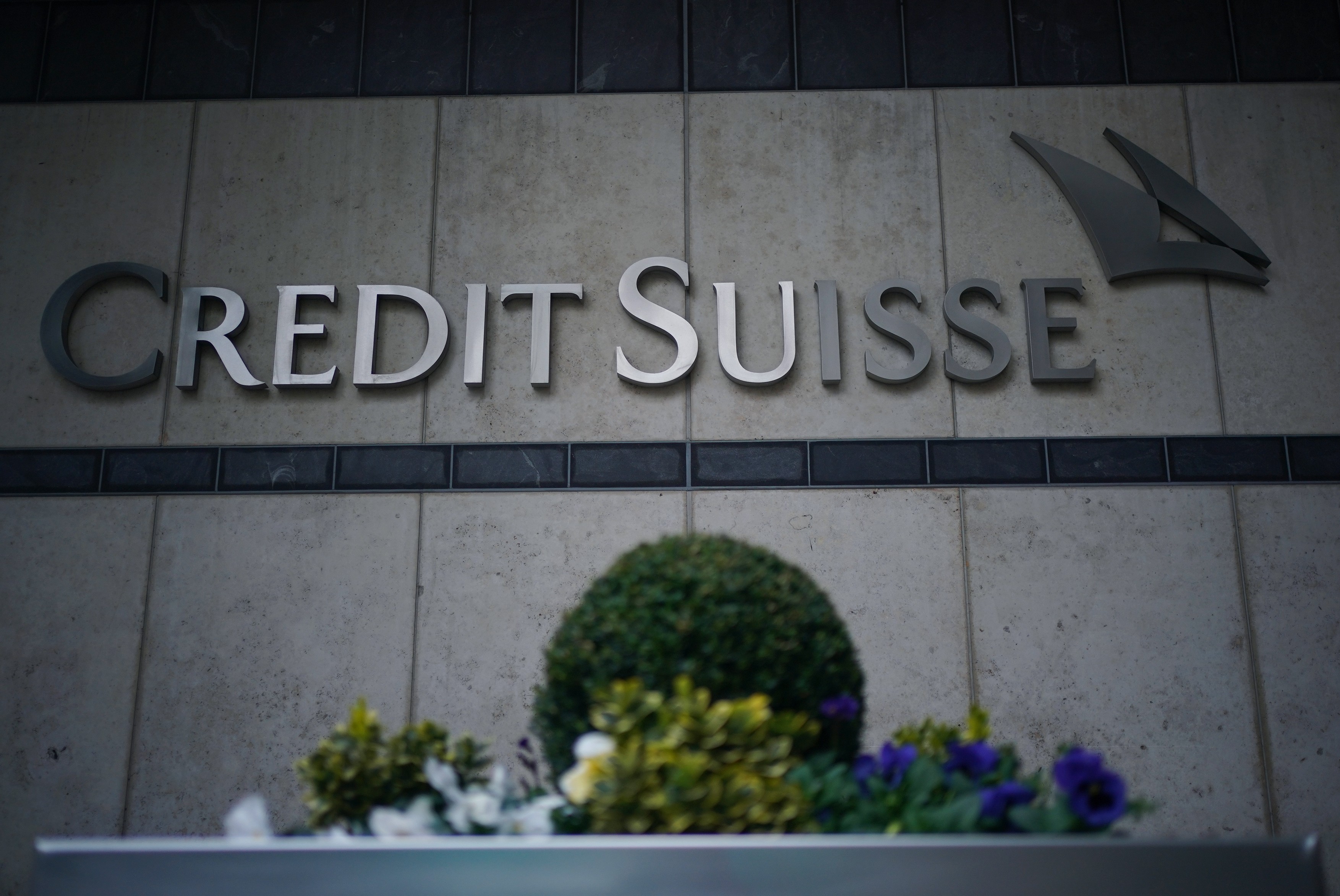 Cum a ajuns gigantul bancar elvețian Credit Suisse să se prăbușească (Wall Street Journal)