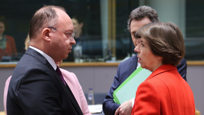 Bogdan Aurescu, ministrul român de Externe stă de vorbă la Bruxelles cu Catherine Colonna, ministrul francez de Externe, pe 20 martie 2023.