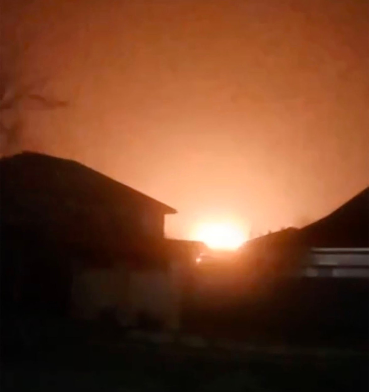 Ucrainenii spun că au distrus un transport de rachete Kalibr în Crimeea. Rușii bombardează Ucraina înaintea vizitei premierului japonez