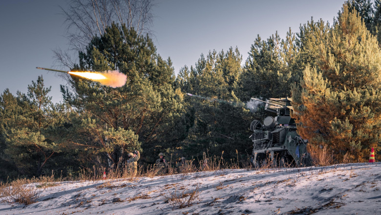 O racheta este lansată în timpul unui exercițiu militar în Estonia pe 10 martie 2023.