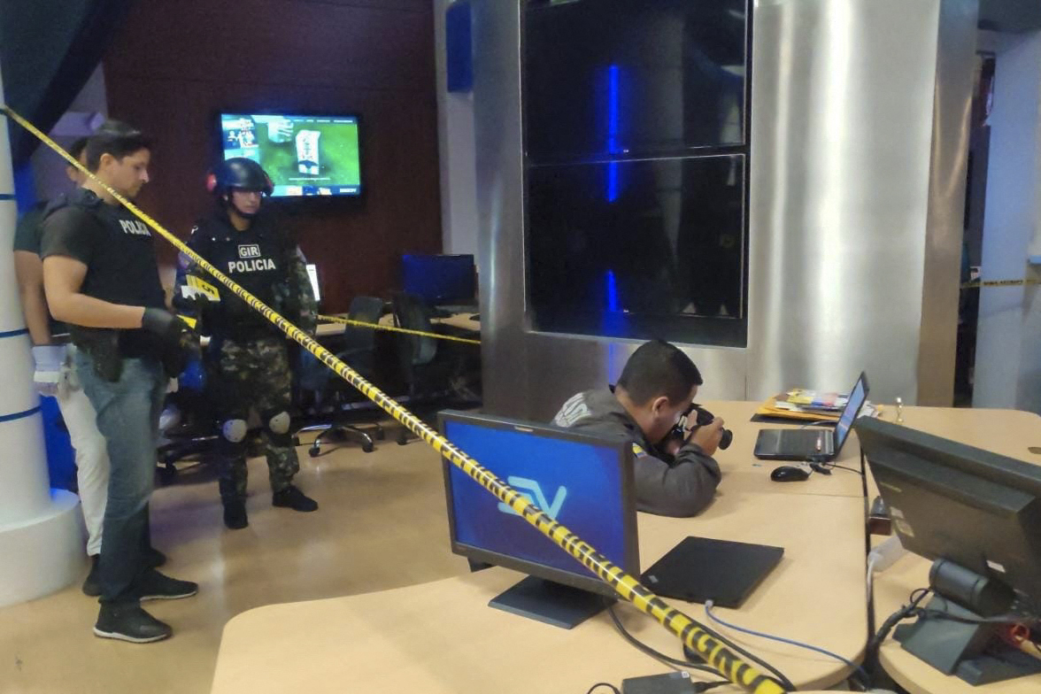 Explozie într-o redacție de știri din Ecuador, după ce un jurnalist a primit un plic prin poștă