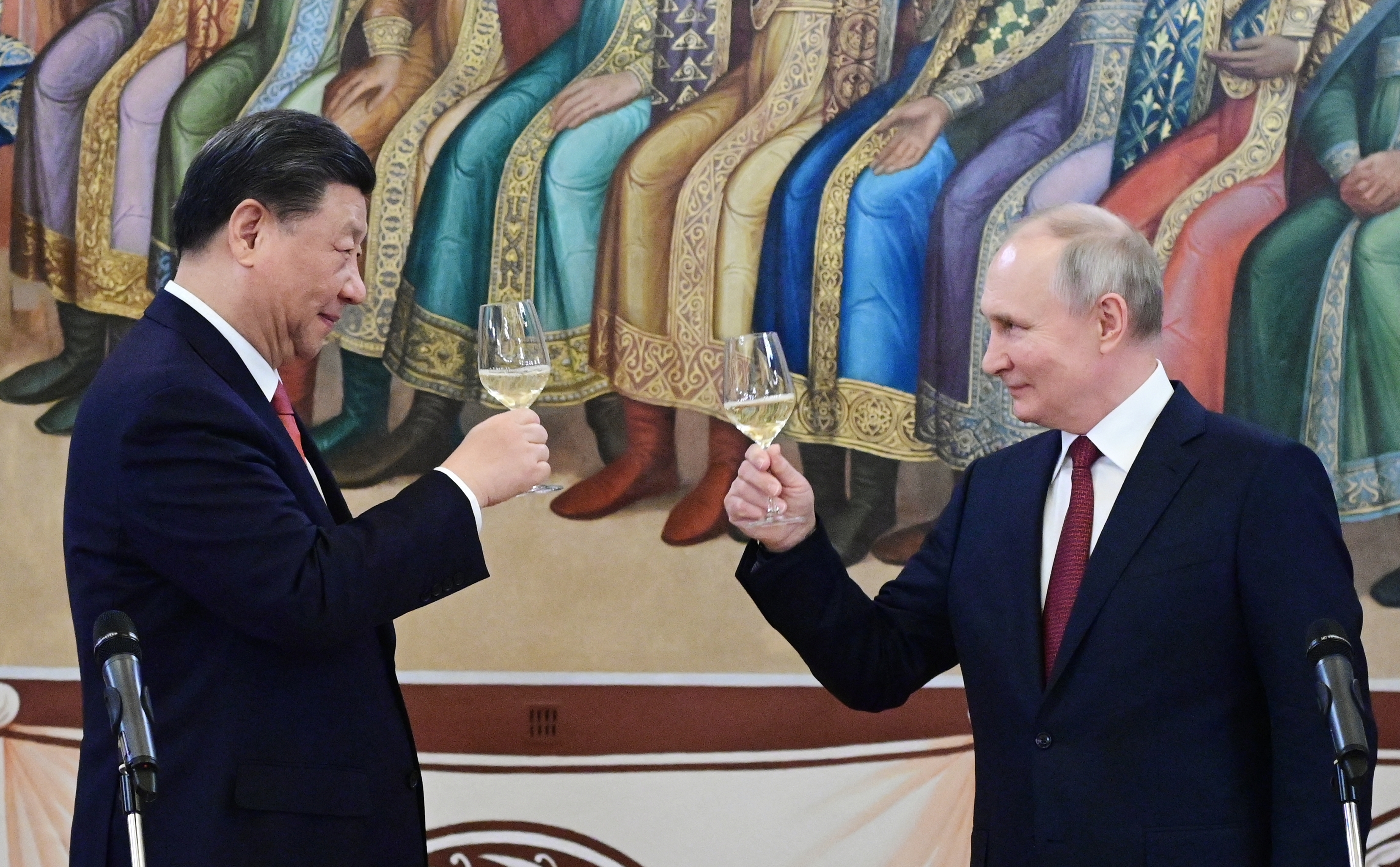 SUA avertizează: China ajută Rusia să câștige războiul cu Ucraina. Îi trimite echipamente și imagini de pe front (Bloomberg)