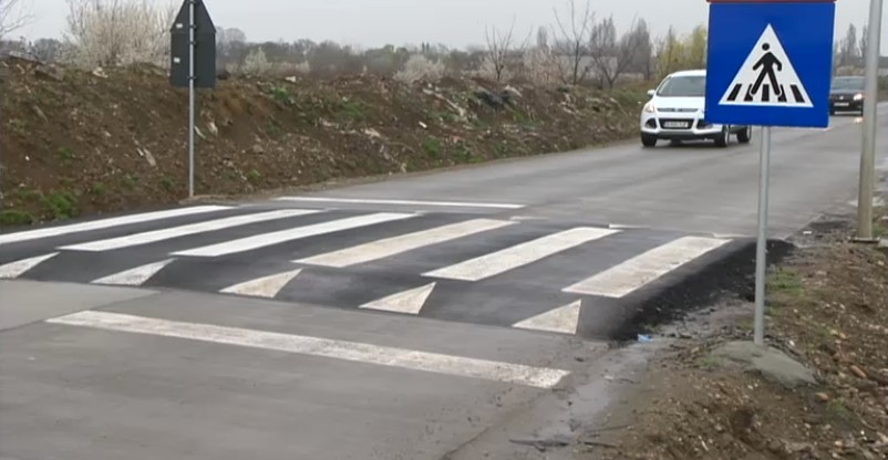 VIDEO Treceri de pietoni din șanț spre șanț, în Bragadiru. Cum explică primarul