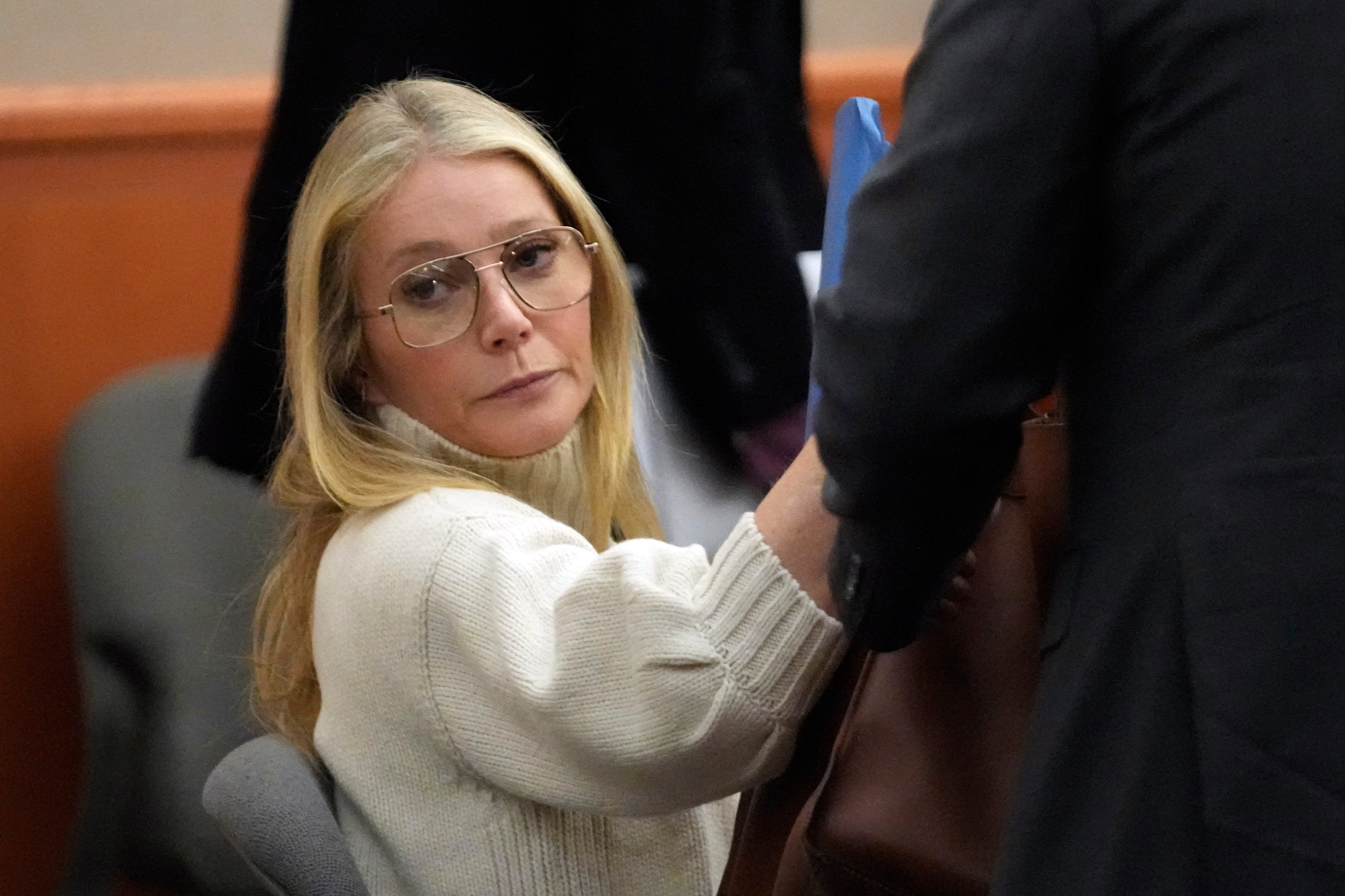 Un bărbat susține că și-a schimbat personalitatea după ce a fost accidentat de Gwyneth Paltrow pe pârtia de schi