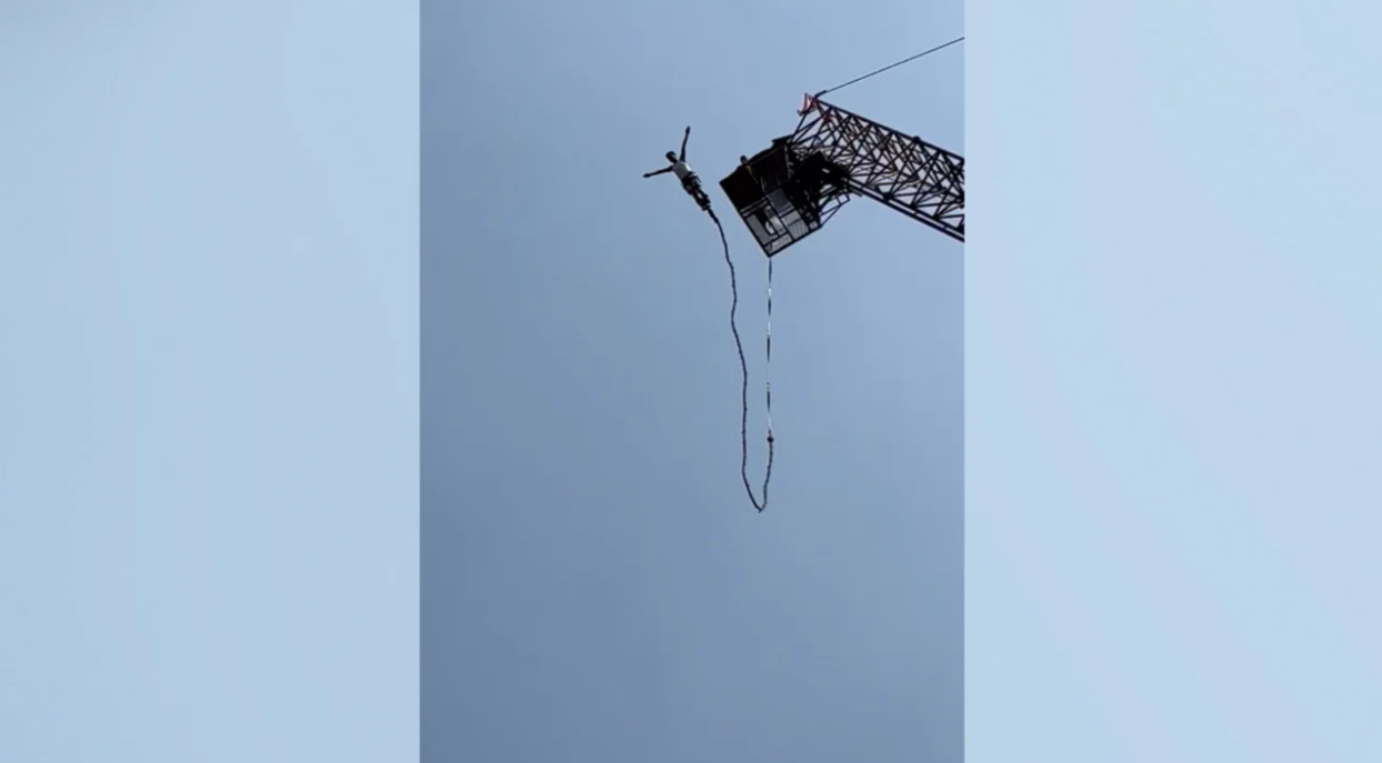 Un bărbat a supraviețuit după ce i s-a rupt coarda de bungee jumping, în timpul unui salt de la mare înălțime, în Thailanda